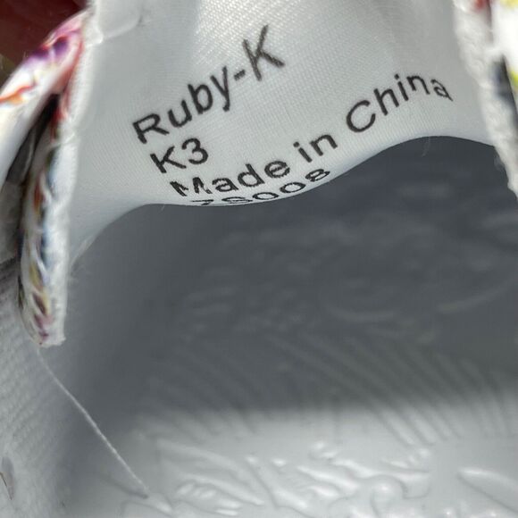 Blowfish Malibu Water Shoes Girls 3 White Colorful Floral Rubber Beach Ruby-K - Picture 9 of 11